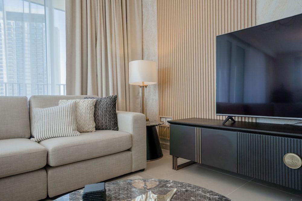 Nasma Luxury Stays - Harbour Gate T1 - Tap to explore photos