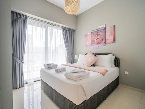 Business Bay's Coziest Hideaway With Balcony - Tap to explore photos