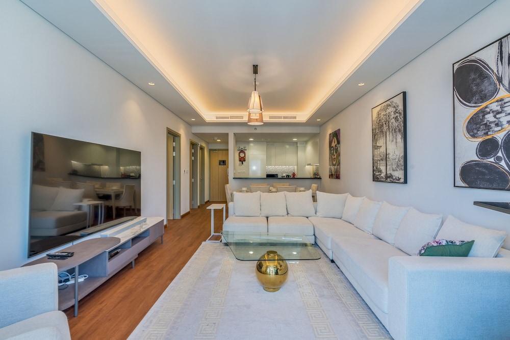 Luxurious 2B With Burj Views in Business Bay - Tap to explore photos