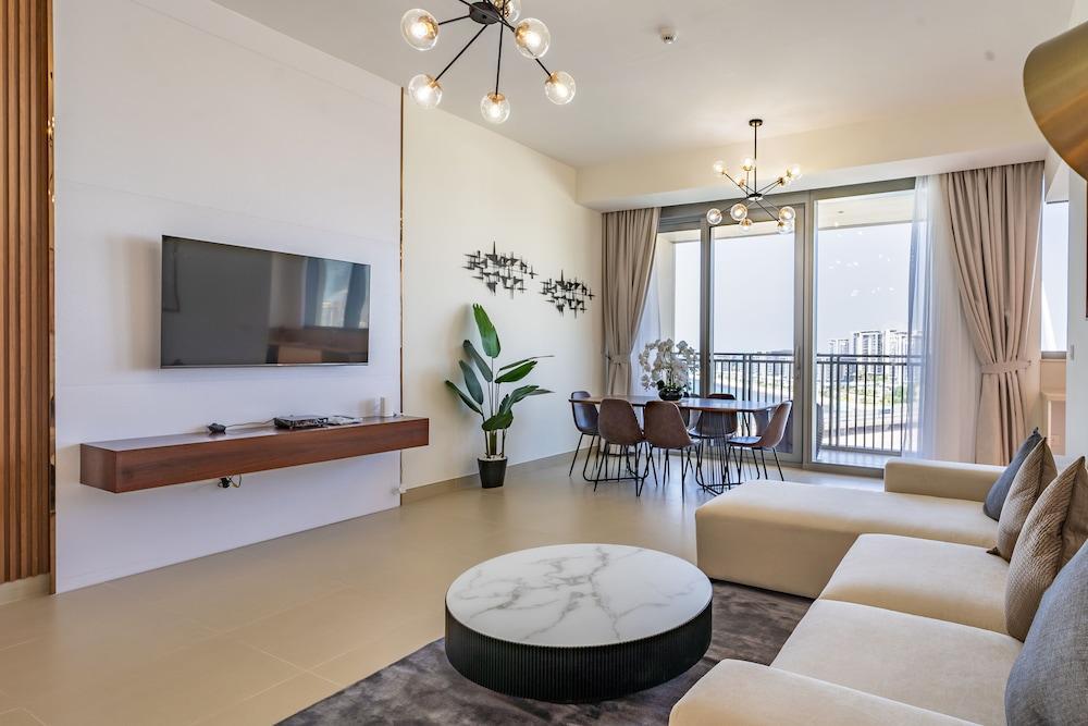 Primestay - 2BR in 52-42 Tower -marina - Tap to explore photos