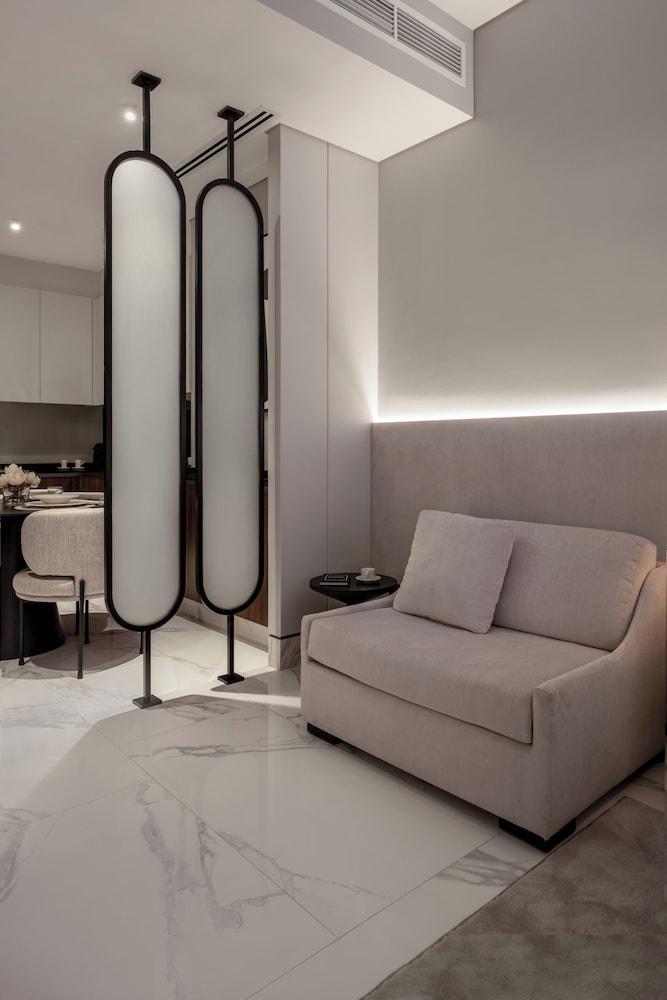 Lusso Hometels J One - Tap to explore photos