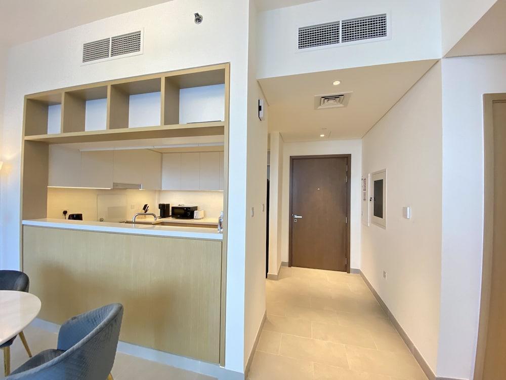 LuxBnB Creek Rise Tower Harbor Views - Tap to explore photos