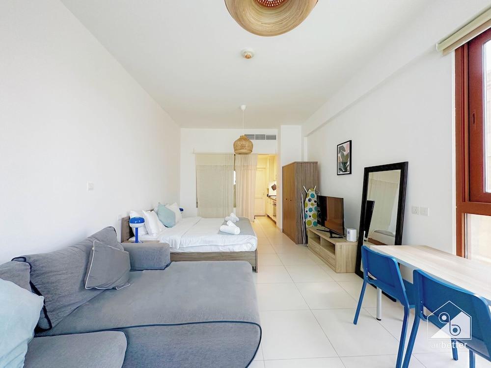 Stunning Palm Views Apt on the Beach Dubai