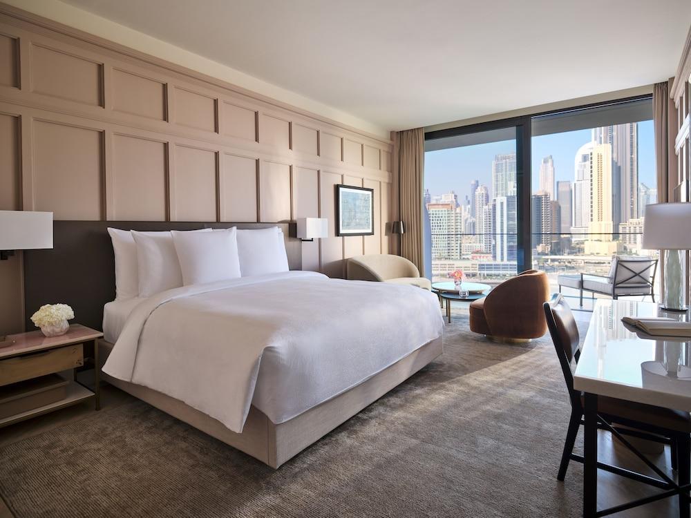 The Lana - Dorchester Collection Room Type - Junior Suite (Marina Sky)