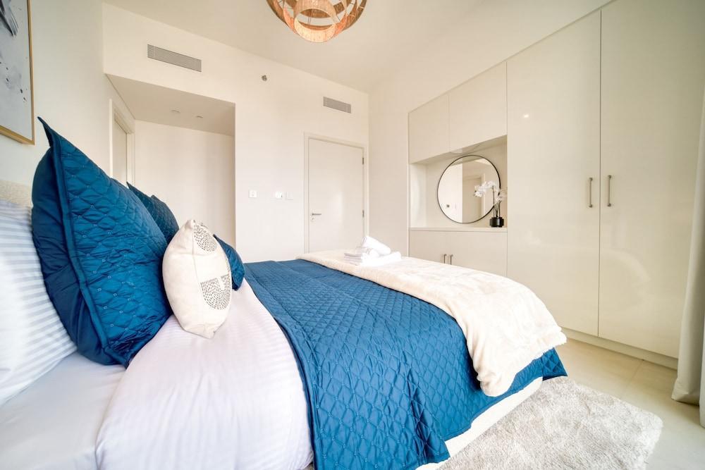 Classy Downtown 2BR w City View Balcony - Tap to explore photos