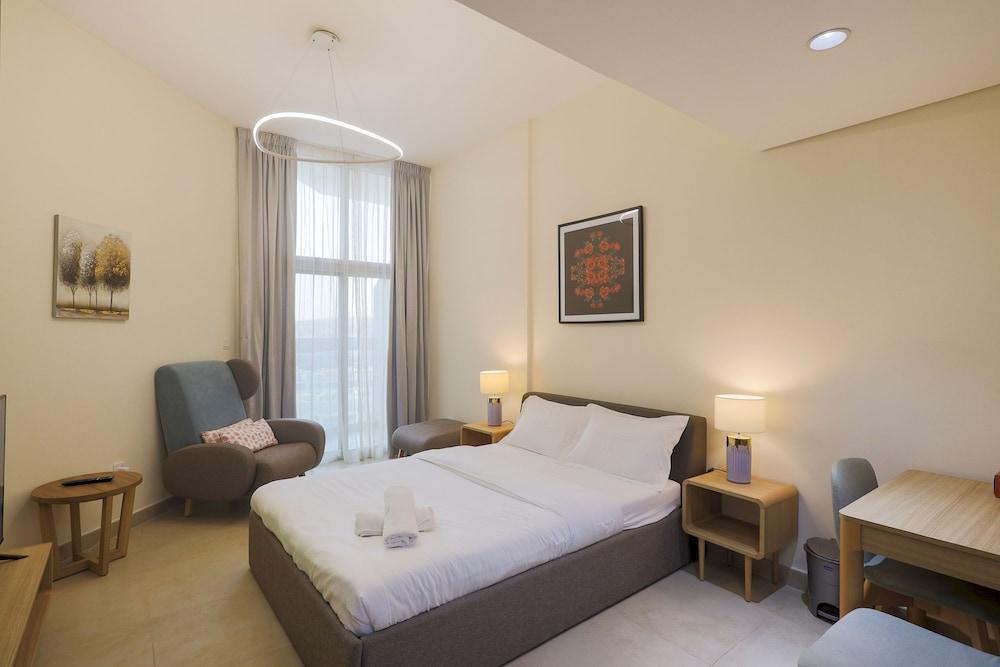 Friendly Studio Apartment With Beautiful Living