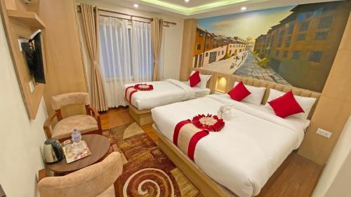 Hotel Malati - Tap to explore photos