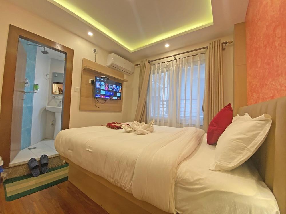 Hotel Malati - Tap to explore photos