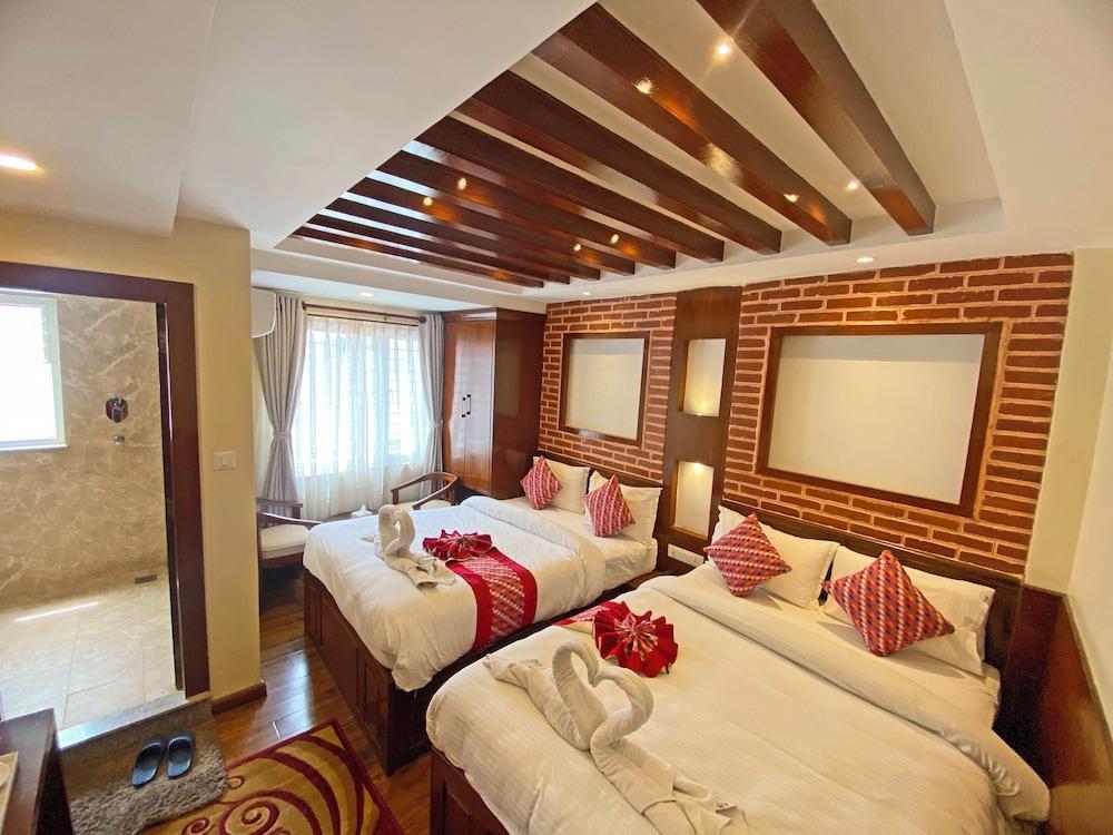 Hotel Malati Room Type - Deluxe Quadruple Room, City View
