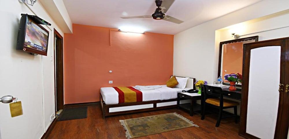 MeroStay 175 Hotel Sure - Tap to explore photos