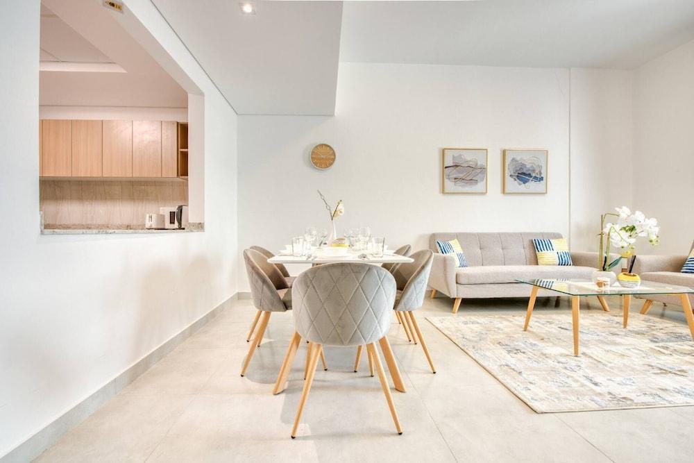 Serene 2 Bedroom Apartment - Tap to explore photos