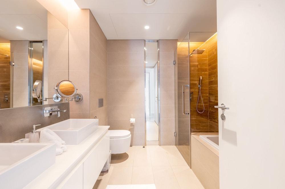 Luxury 2BR - Awesome Views - Ain Dubai - Tap to explore photos