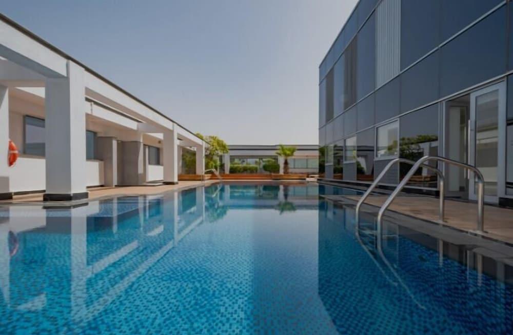 Nasma Holiday Homes - Sky Gardens - Tap to explore photos