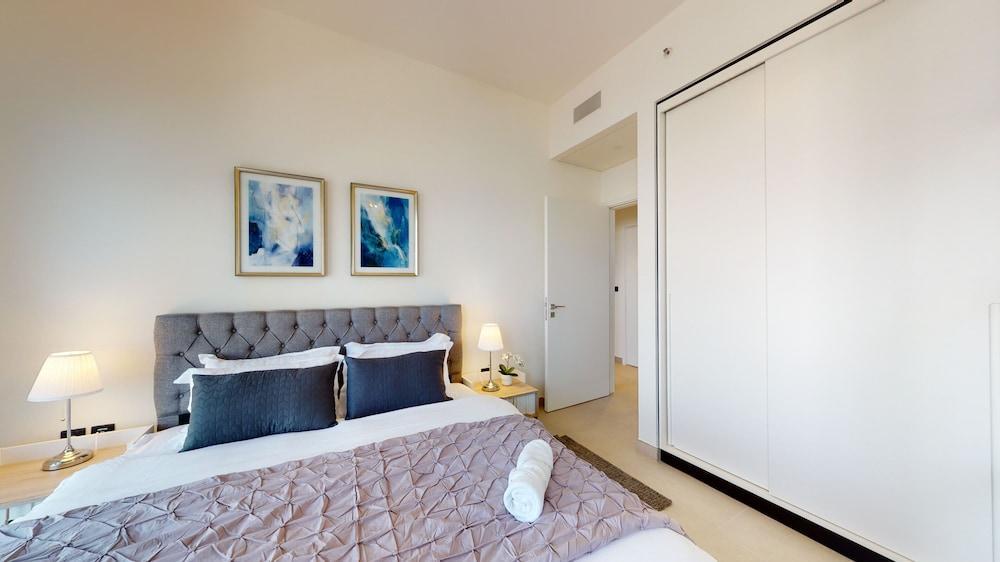 SuperHost - High-End apartment With Burj Khalifa Glimpse - Tap to explore photos