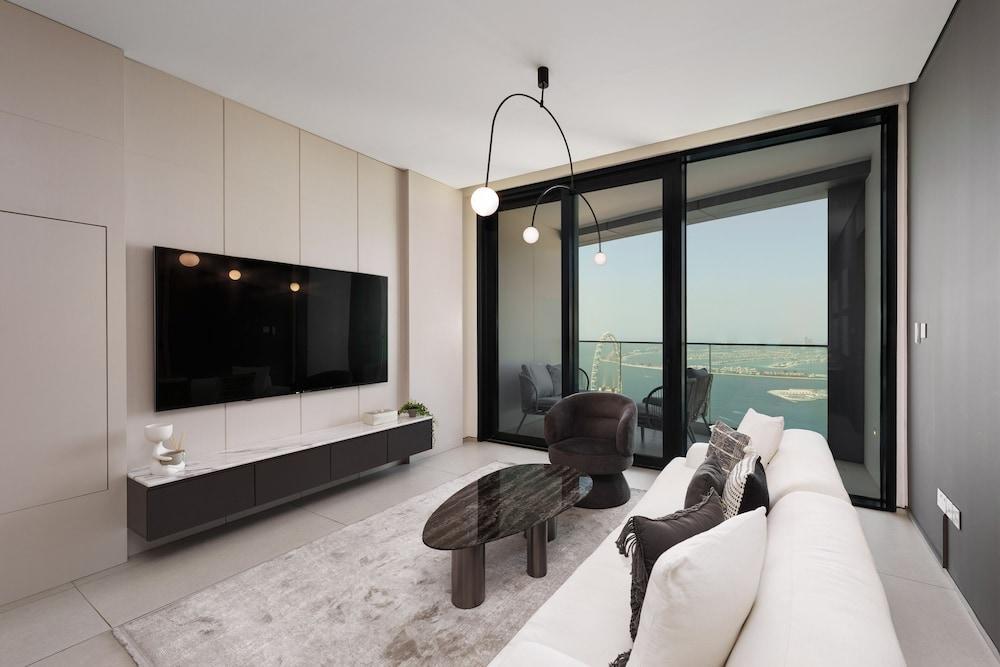 Maison Privee - Lavish Apt w/ Stellar Ocean Views in Address JBR - Tap to explore photos