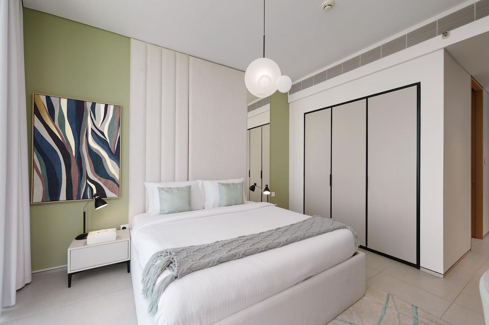 Maison Privee - Lavish Apt w/ Stellar Ocean Views in Address JBR - Tap to explore photos