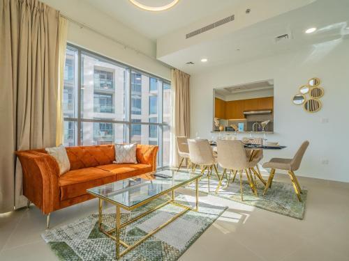 Glamorous Apartment Facing Burj Khalifa - Tap to explore photos