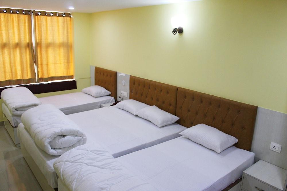 Hotel Raj Mahal Room Type - Deluxe Quadruple Room