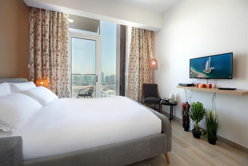 Studio Apartment in Bloom Tower B JVC - Tap to explore photos