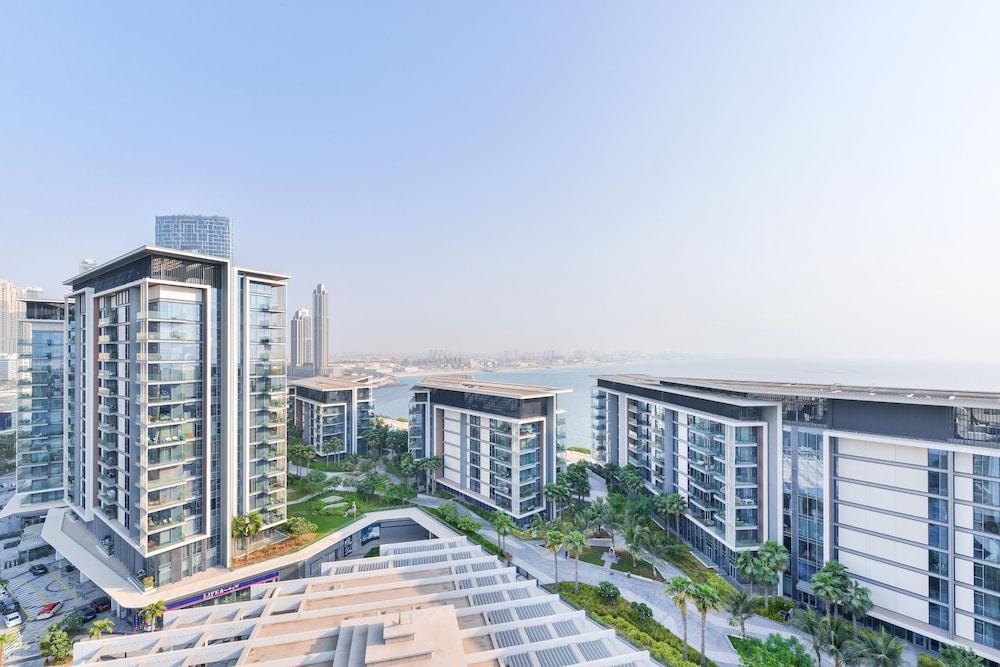 Spectacular 3BR plus 1 - DUBAI EYE view - Tap to explore photos