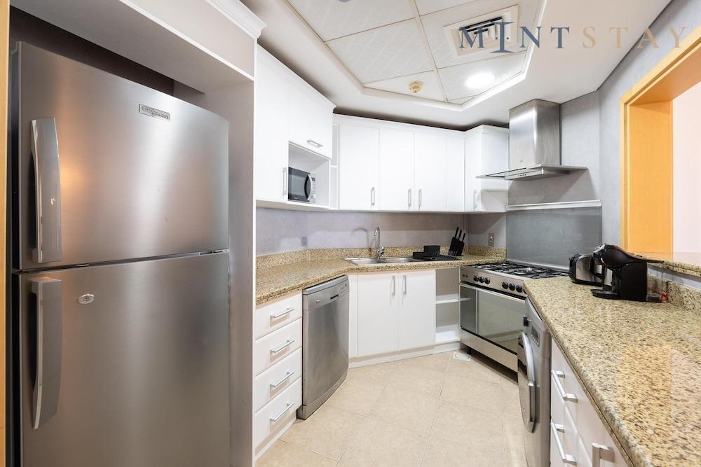 Amazing 1BR at the Palm w Beach Pool Access - Tap to explore photos