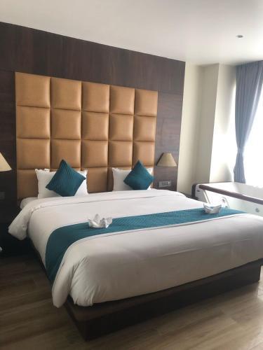 Dees Boutique Hotel - Tap to explore photos