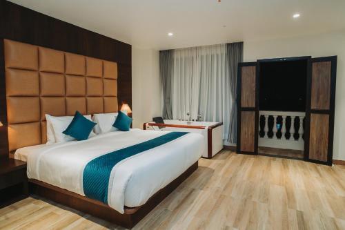 Dees Boutique Hotel - Tap to explore photos