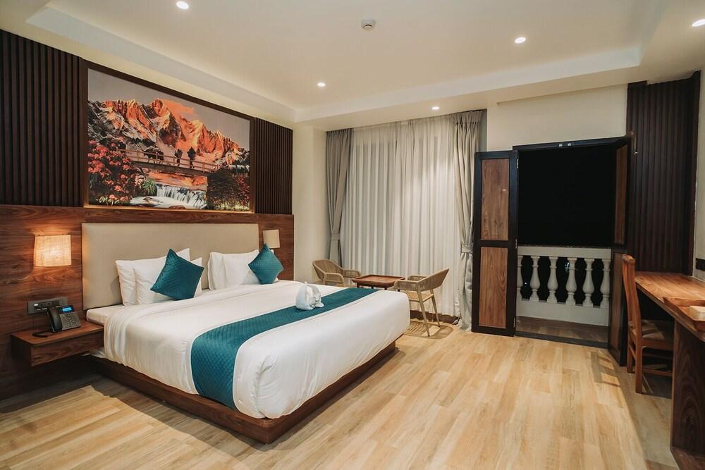 Dees Boutique Hotel - Tap to explore photos