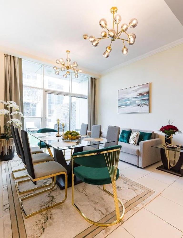 GLOBALSTAY Scala Tower with Free Parking - Tap to explore photos