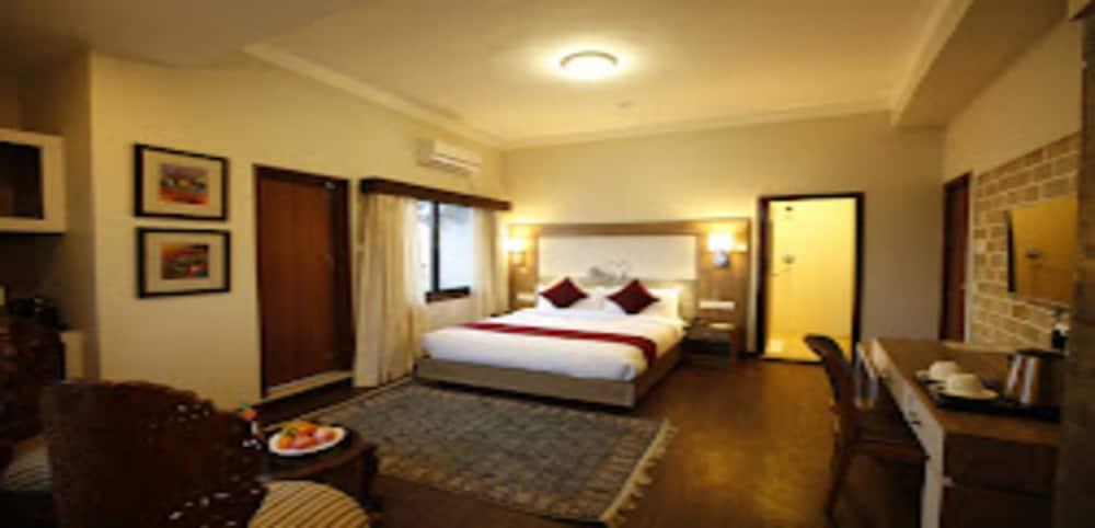 MeroStay 166 Hotel Arts - Tap to explore photos