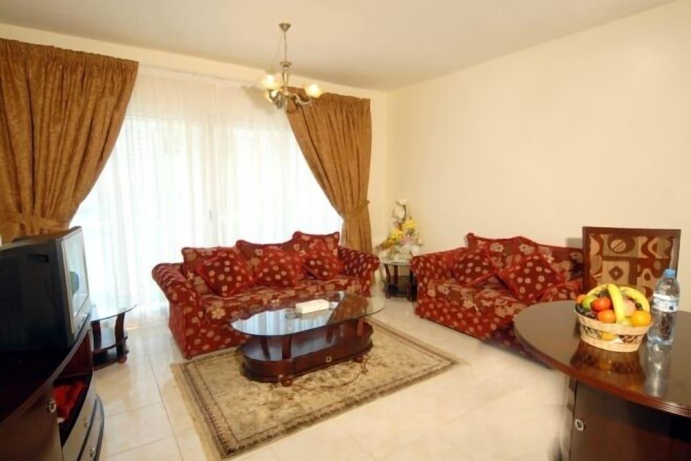 Royal Plaza Hotel Apartments - Tap to explore photos