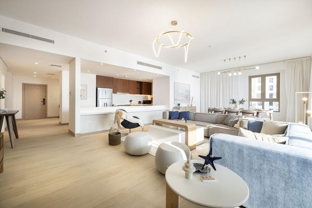 Massive 4 Beds La Rive B2 Port De La Mer - Tap to explore photos