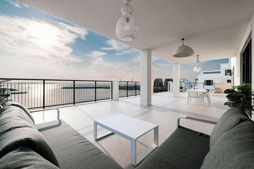 Massive 4 Beds La Rive B2 Port De La Mer