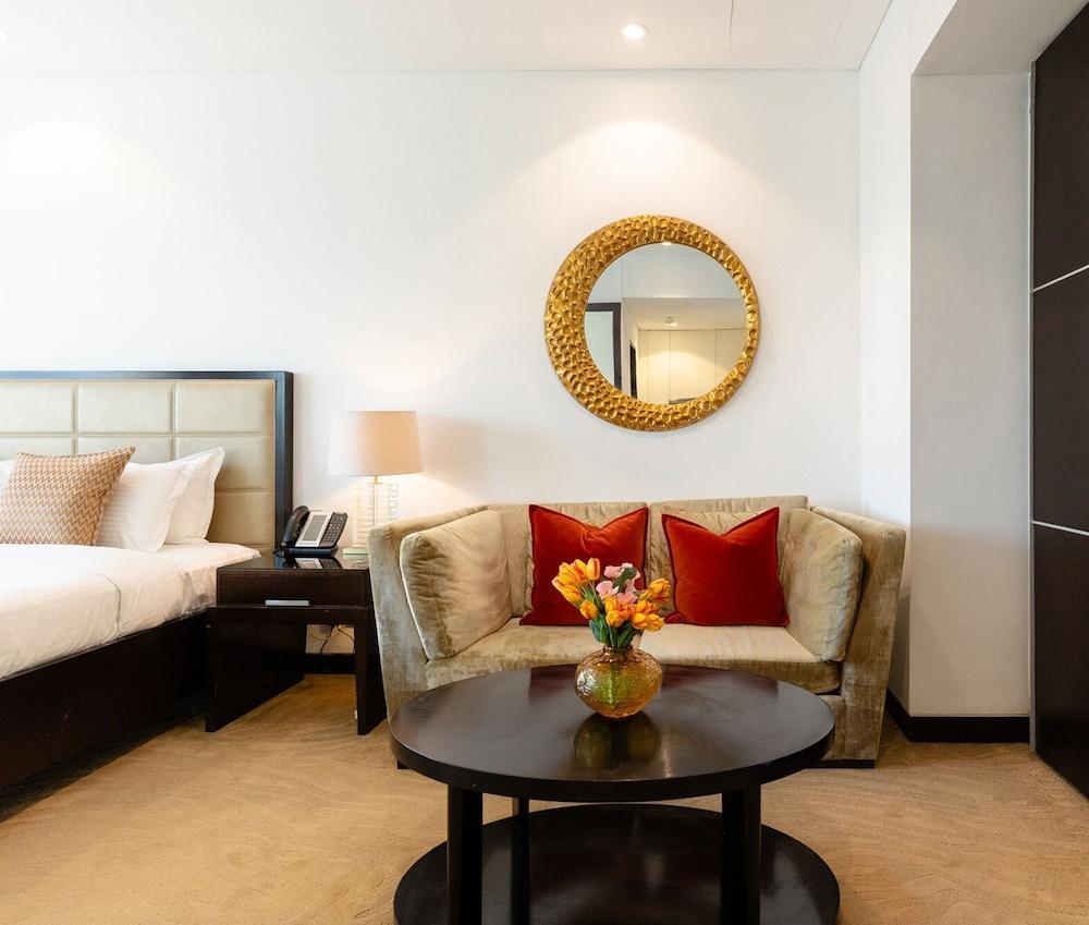 Stunning Studio JW Marriott Marina - Tap to explore photos