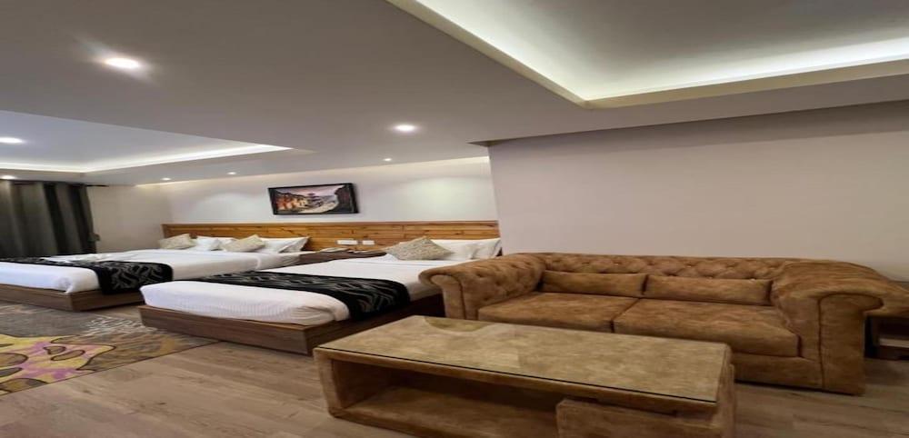 MeroStay 181 Hotel Kesu Home - Tap to explore photos