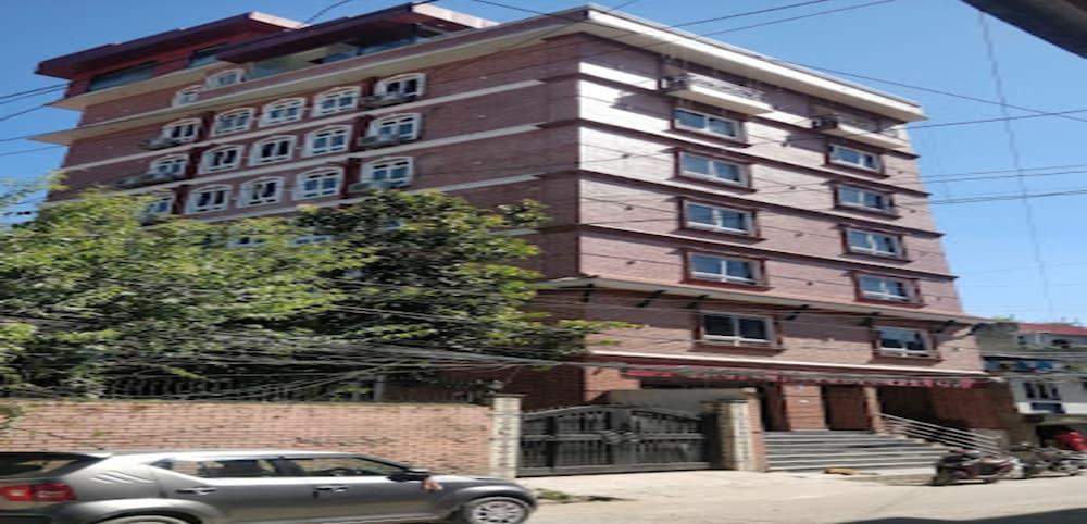 MeroStay 181 Hotel Kesu Home - Tap to explore photos