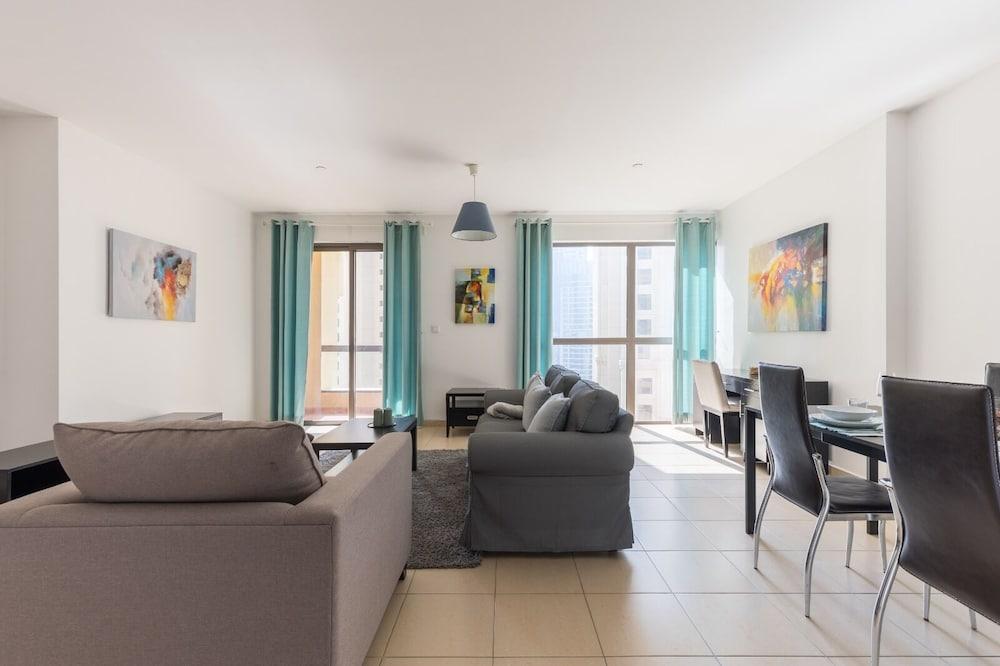 Spacious 1BR 5 minutes to beach - Tap to explore photos