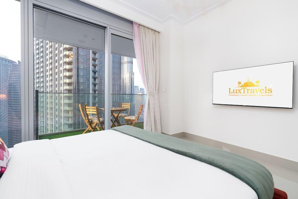 Lux BnB Opera Grand Burj Khalifa & Fountain View - Tap to explore photos