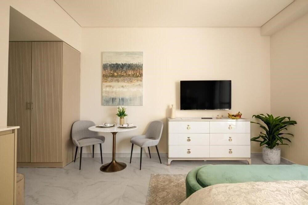 Happy ACADEMIA JBR Room Type - Studio, Partial Sea View
