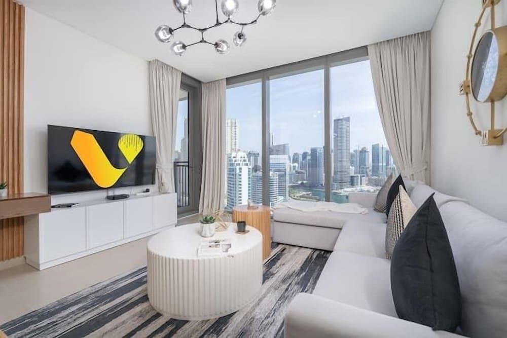 Vogue | 52|42 Marina near Ain Dubai | JBR Beach Room Type - Elite Apartment