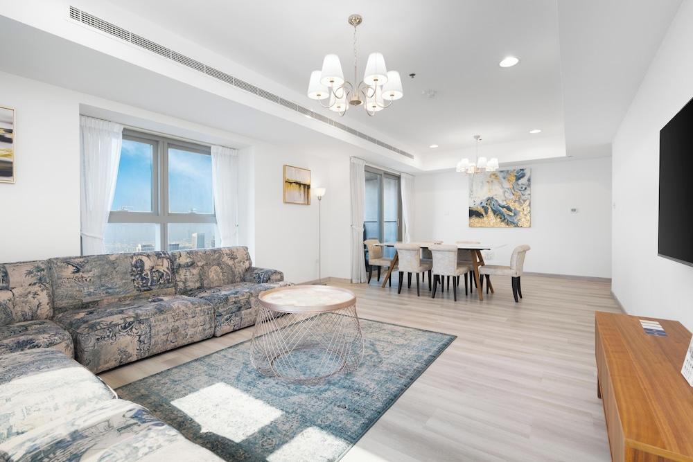 Lux BnB Princess Tower I Palm & Ocean Views - Tap to explore photos