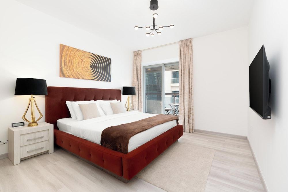 Lux BnB Princess Tower I  Palm & Ocean Views