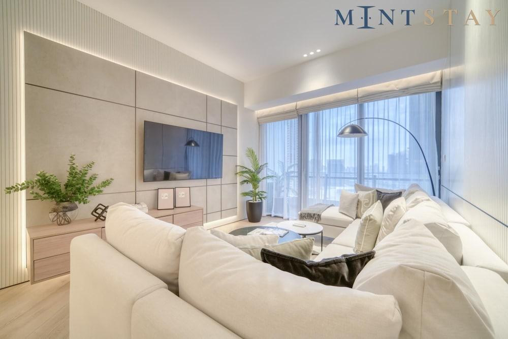 Exclusive 2BR Apt With Superb Balcony Marina Views