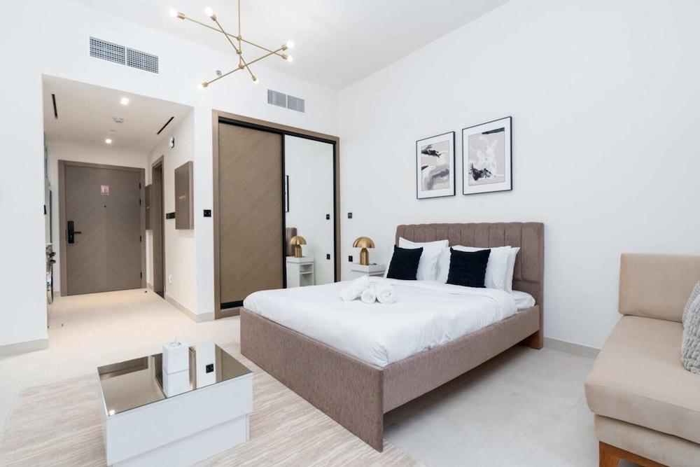 Contemporary Studio Apartment, Dubai Business Bay!