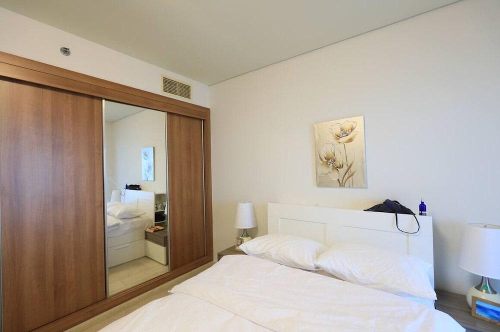 Dubai Marina Room Princess Tower - Tap to explore photos