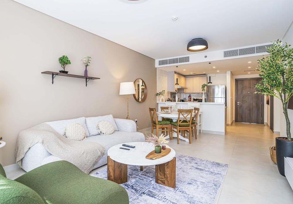 HomesGetaway-2BR Apt in 1 Residences - Tap to explore photos