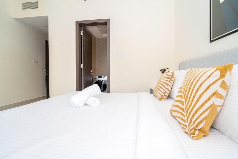 Tanin - Beautiful Heartland Tower 1BR in Business Bay - Tap to explore photos