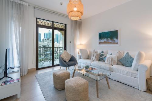 Spacious 2bedroom With Burj View in Downtown Dubai - Tap to explore photos
