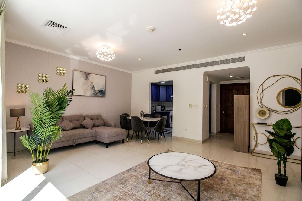 Yogi - Marina Marvel Luxurious 1BR Apt at Al Shera Tower - Tap to explore photos