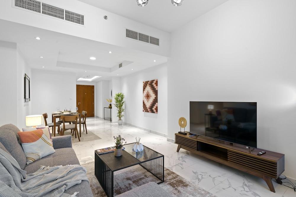 Manzil - 1 BR Apt in Noora Tower w Canal Views - Tap to explore photos